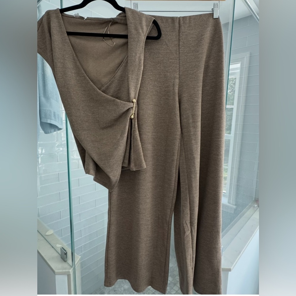 ZARA WOMAN LIGHT BROWN TEXTURED CLASP TOP AND MATCHING PANTS - Size M - Picture 2 of 3
